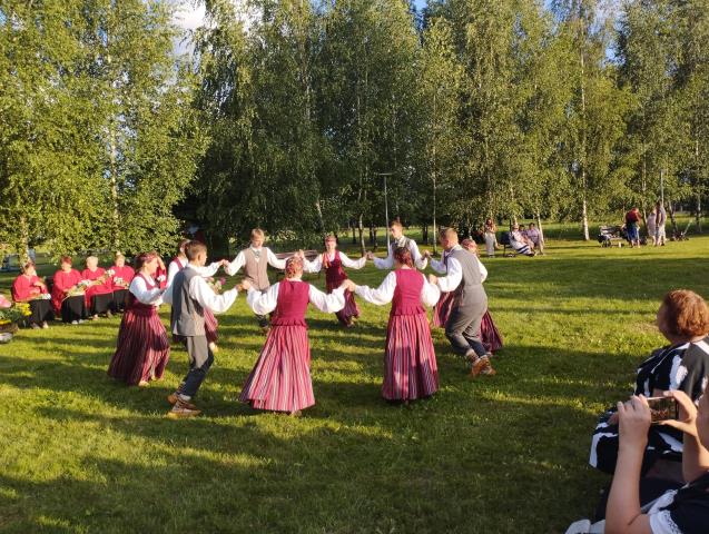 Maļinovas pagasta saieta nama JDK "Druvāni". Uzstāšanās pasākumā "Vasaras balle" pie Maļinovas SN atpūtas laukumā.